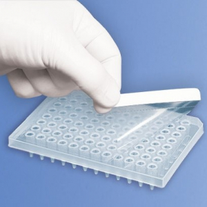 Плівка для заклеювання планшетів оптично прозора AHN myPlate® qPCR (2,51 мкм),100 шт/пак Плівка для заклеювання планшетів оптично прозора AHN myPlate® qPCR (2,51 мкм),100 шт/пак